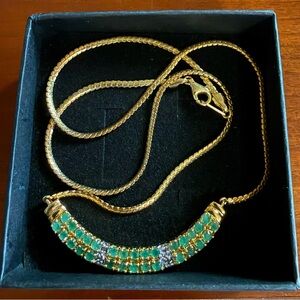 Elegant Emerald and Gold Necklace
